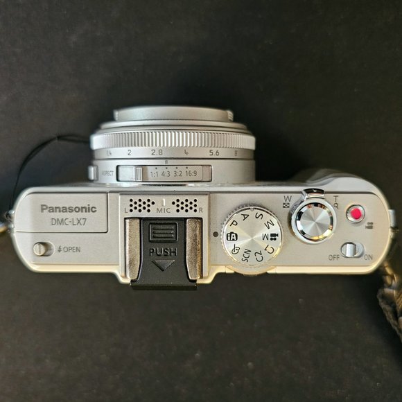 Panasonic Lumix DMC-LX7, EUC, incl. OEM leather Panasonic case, strap, SD card - Picture 5 of 17